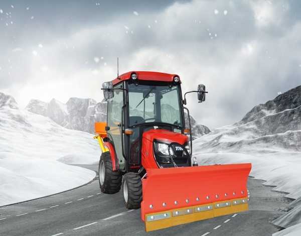 Aktion 2022 - TYM T255 HST Winterdienst-Traktor mit Kabine, Schneeschild und Streuer 